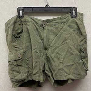 Anthropologie Sanctuary Olive green cargo shorts
